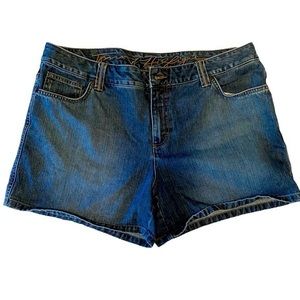 Tommy Hilfiger vintage jean shorts size 16. Y2K. Mom jeans.
